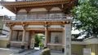 素晴らしい仁王門は見ごたえあります。