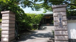 徳川家康の側室が創建した寺院