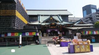 立派な本堂と広い境内を有する寺院