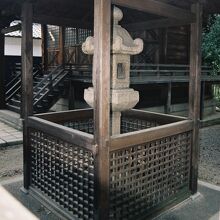 三大神社、重文の石灯籠。