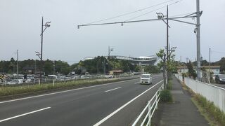 国道５１号沿い。アッパーコンコースからは鹿島灘も拝める。