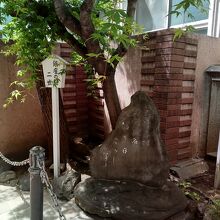 銀座の柳の二世と島崎藤村の碑