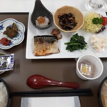 朝ご飯は、お茶漬けにもできるヘルシーおかずがあれこれ。