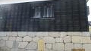 門を防衛する櫓