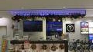 到着ゲートを出たところ