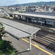 JR亘理駅とを結ぶ跨線橋から見た亘理駅周辺。