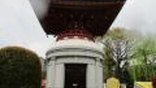 淡島堂の敷地にあります