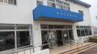 観光案内所、飲食店等が入っている