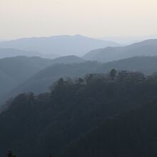 遠くに備中松山城を見下ろせます。