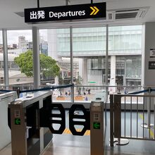 YOKOHAMA AIR CABIN桜木町駅の改札