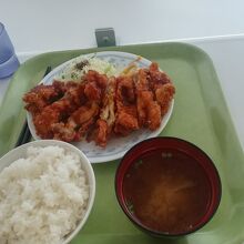 日替わり定食。確かチキンカツ定食。