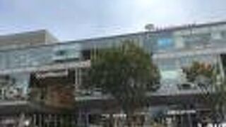 オープンエアの吹き抜け