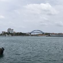 石垣港から見渡したサザンゲートブリッジ
