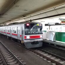 田園調布駅での東急目黒線