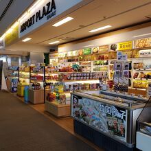 二階のお土産屋