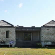 不思議な感じの建物だ