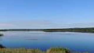 塘路湖の北に位置する湖