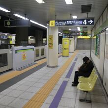 九段下駅半蔵門線押上方面ホーム