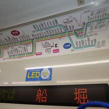 車内の京王線路線図には列車種別と停車駅更に｢京王ライナー｣も