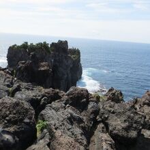 荒々しい海岸線