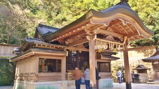  神殿造りのご本社