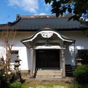 駅から比較的近いところにある寺院