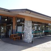 観光土産が揃う道の駅 （道の駅 原尻の滝）