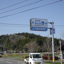 大分県道7号線沿いにあります