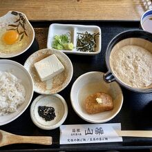 山薬朝食とろろ飯(1,958円)