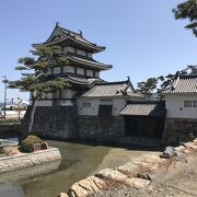 高松城跡月見櫓：月見櫓・水手御門・渡櫓と建物が連なる国の重要文化財