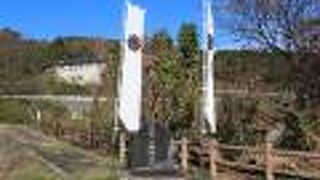 住宅街を抜けたところにあります