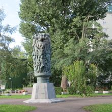 人の顔が集まっています