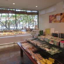 この六花亭は必見です