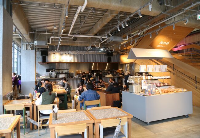 焼き立てパンが絶品。1日を通して営業しているので、使い勝手も抜群