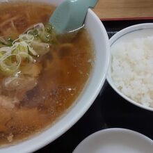 ラーメンとライス