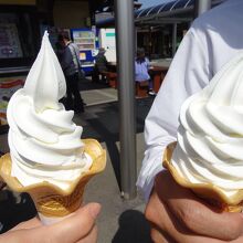 阿部牧場と竹原牧場のソフトクリーム