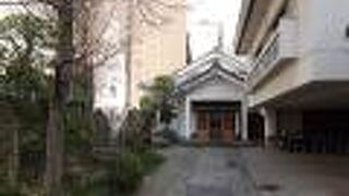 田原町駅のすぐ近くにある見どころの多い日蓮宗寺院