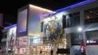 台湾の洋服店NETのフラグシップ店が入っています