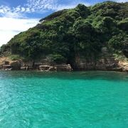 三日月型のビーチで遠浅の白い砂浜も海もとにかくきれいです