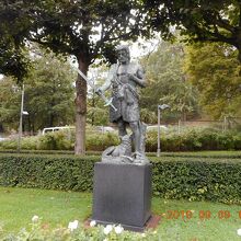 クレルヴォが彼の剣に取り組む（グーグル訳）