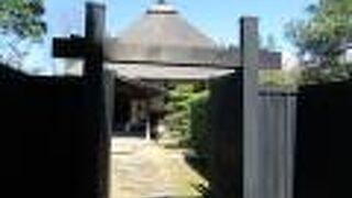 特徴ある門構えだわぁ