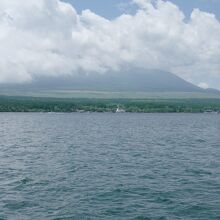 湖上を航行する感覚は船と変わりません。富士山見たかった～
