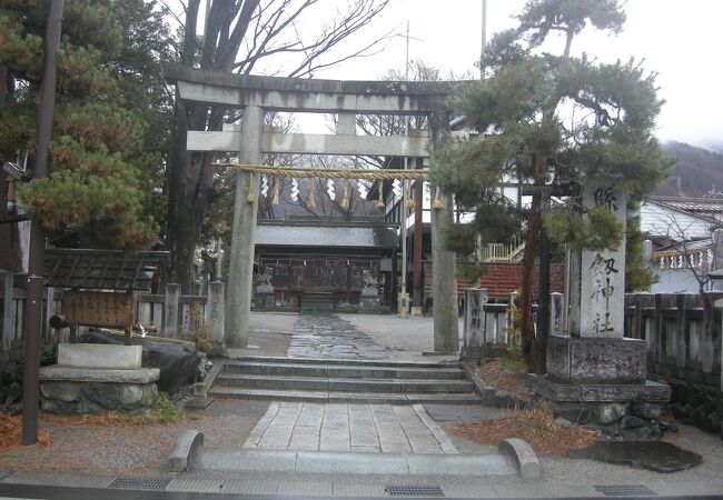 八剣神社