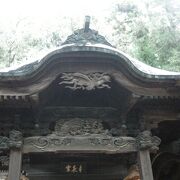 諏訪湖を見下ろす神社