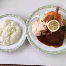 チキン南蛮、ハンバーグ、エビフライのセット