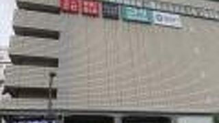 マロニエゲート２はユニクロが目印です。