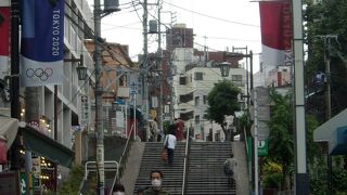 「夕やけだんだん」という一風変わった名称は、一般公募によって命名されたというが、消えてしまうか。