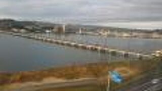 橋から見える唐津城