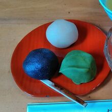 『鶯団子』が名物です