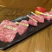 宮古牛とパイナップルポークを生ビールと泡盛で！